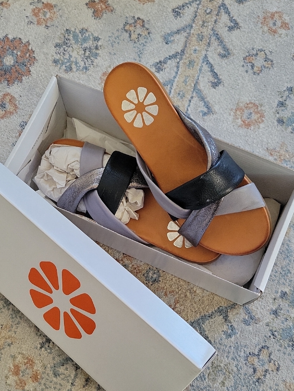 Orenge Women’s Lavender and Black Leather Slide Sandals
